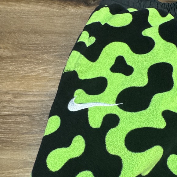 NIKE Pants Men's MEDIUM Black Green Polar Fleece Jogger NYC Parks CU1396-313 - Picture 4 of 13